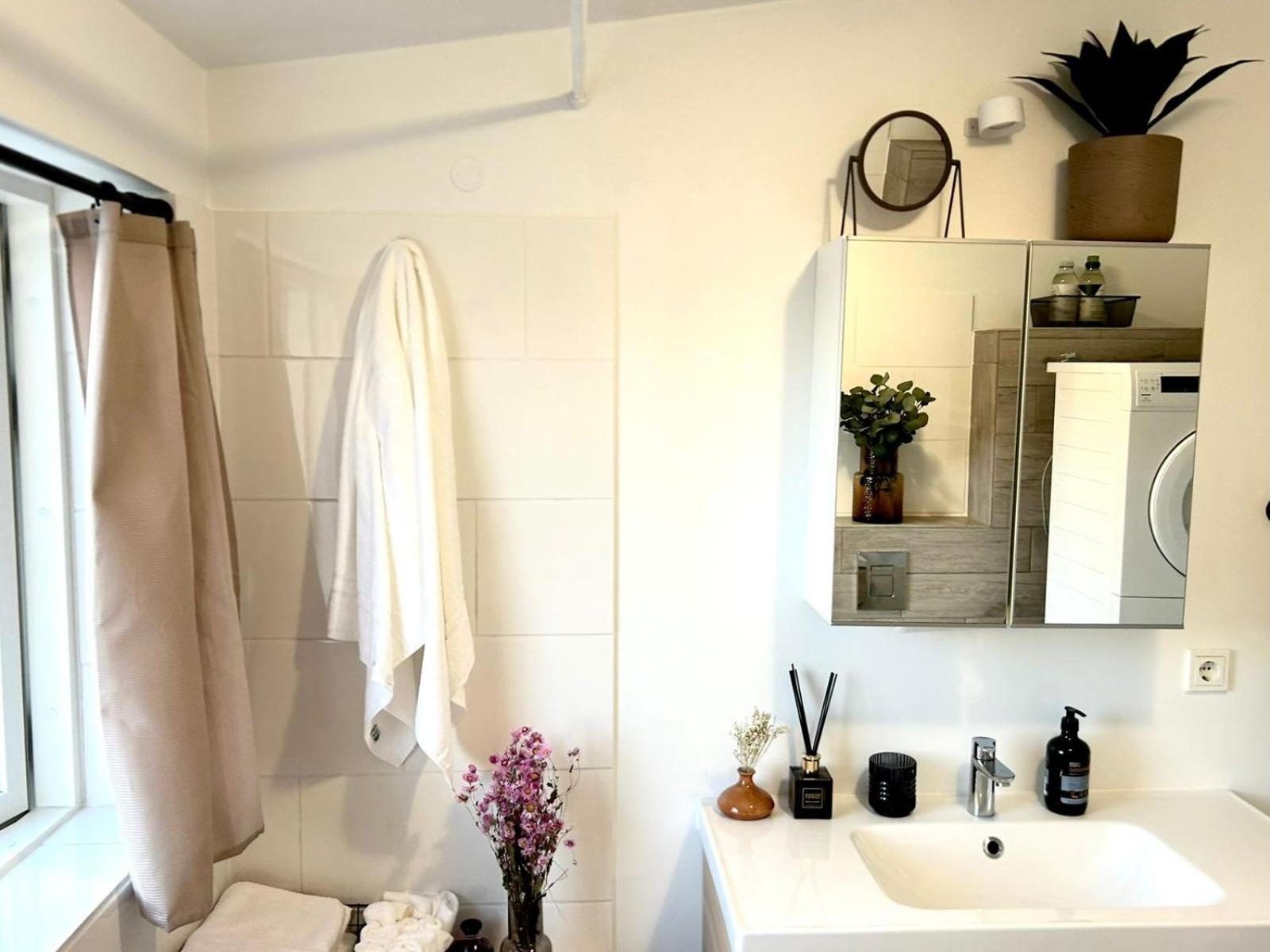 A Very Cosy 2 Bedrooms In Apartment *